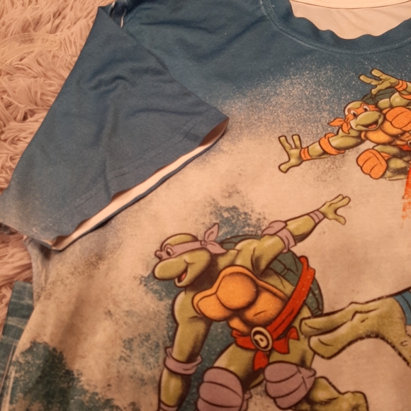 Teenage Mutant Ninja Turtle Shirt (Large) - Picture 9 of 10